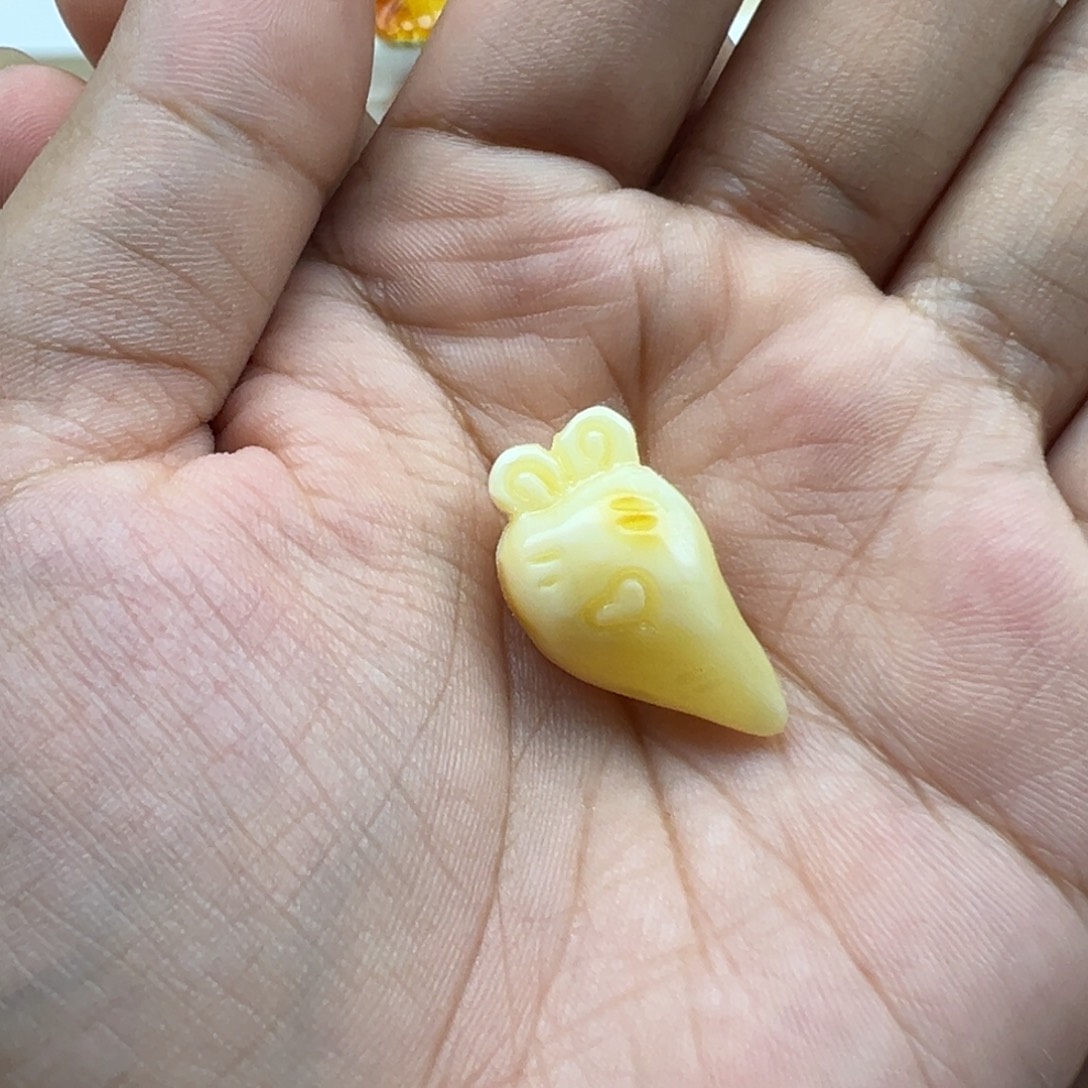 琥珀未镶嵌珠宝奇石胡萝卜打孔不退