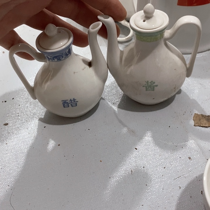 瓷片釉中彩，醋壶酱油壶两个
