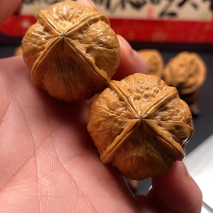 文玩核桃把件金蟒四棱