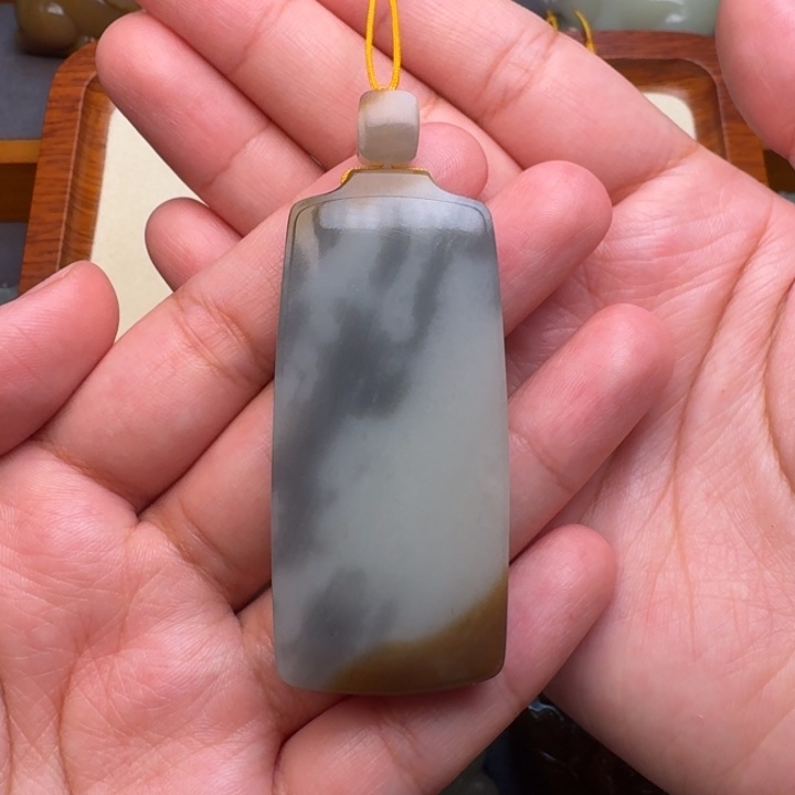 和田玉未镶嵌颈饰空**人