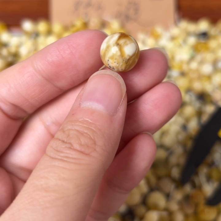 蜜蜡未镶嵌裸石12.2mm一个