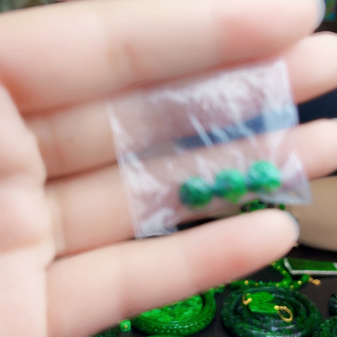 颈饰未镶嵌翡翠多样性