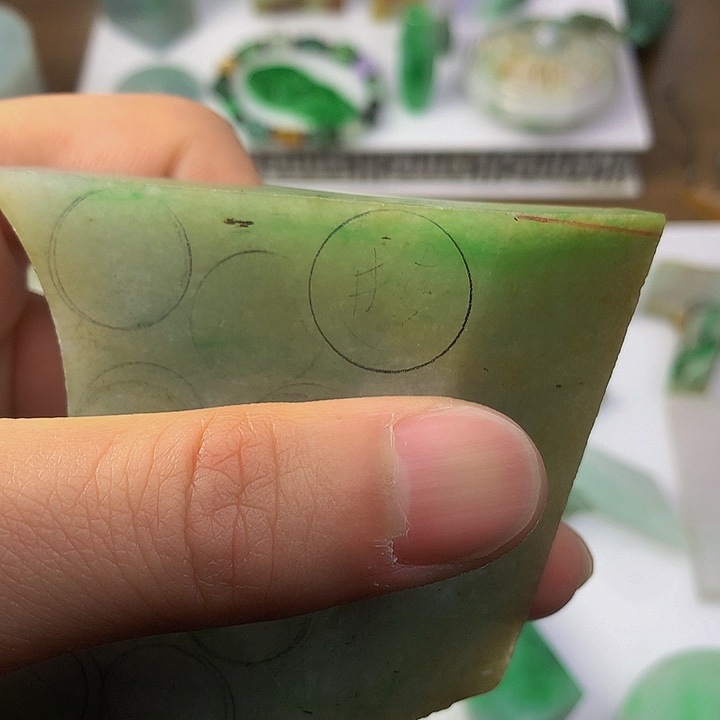 定制翡翠未镶嵌사**岁包工，桶珠