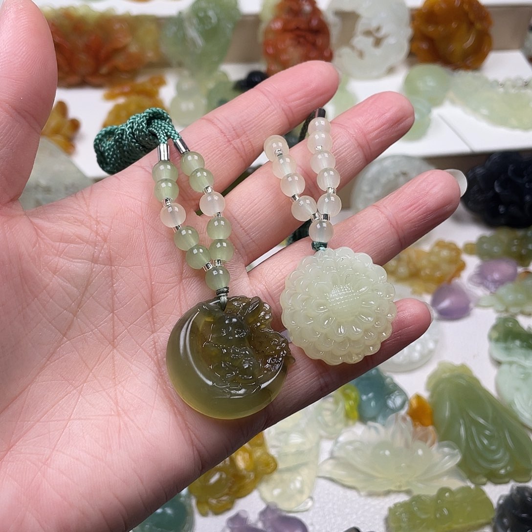 蛇纹石玉未镶嵌颈饰