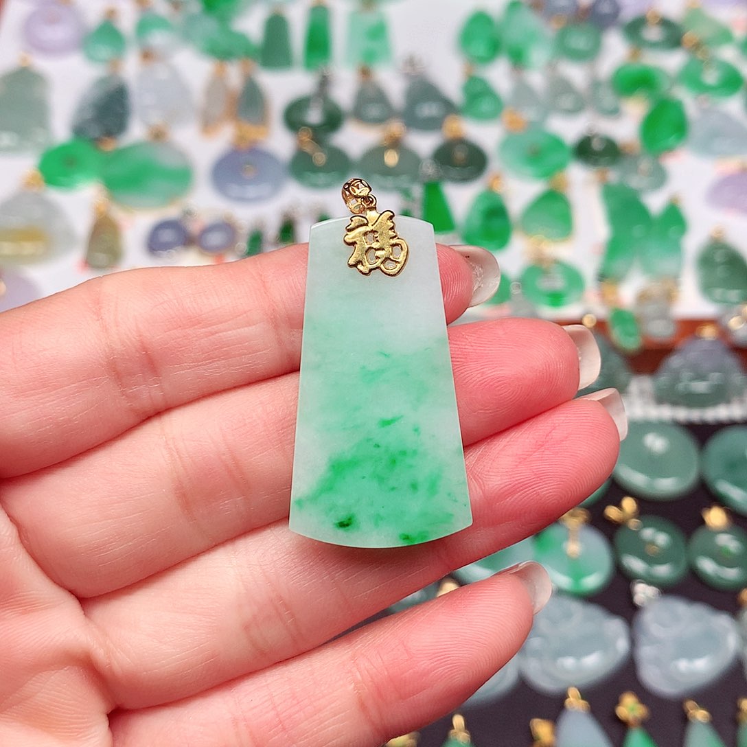 翡翠颈饰18K金镶嵌天然翡翠A货