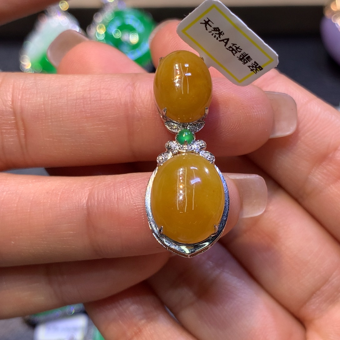 翡翠18K金镶嵌颈饰翡翠吊坠