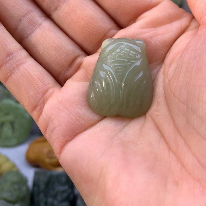 【闪购商品】透闪石质玉吊坠未镶嵌