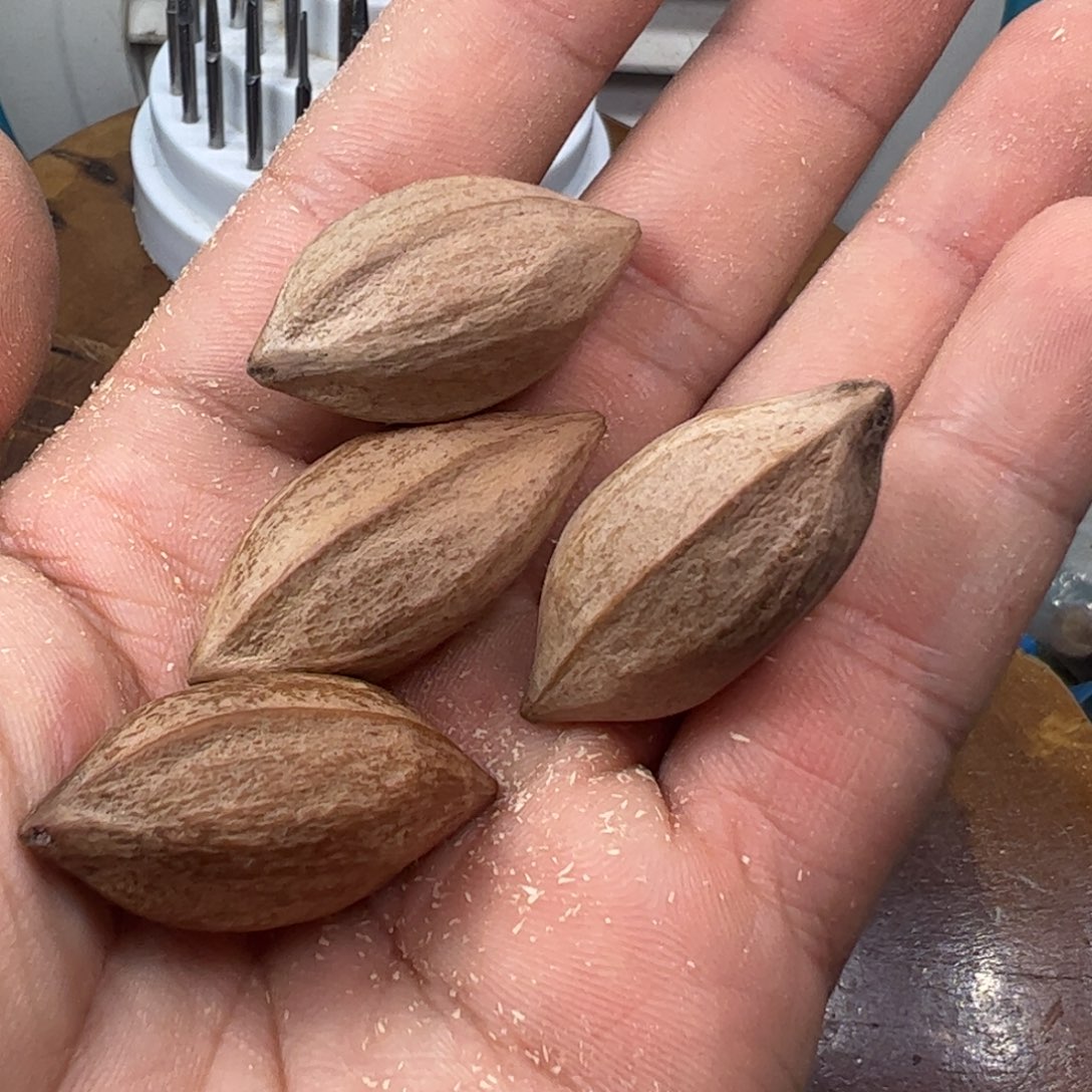 草***雕橄榄核手串/手链1.9+的核尖料子半斤橄榄核原料老挝