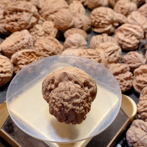 文玩核桃把件异性一个