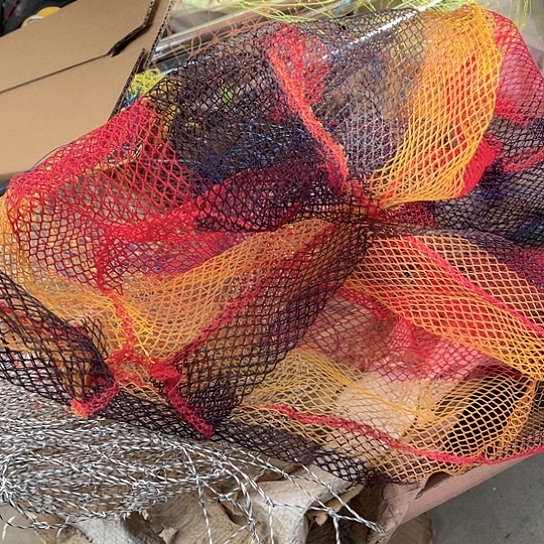 网随机发三个。           