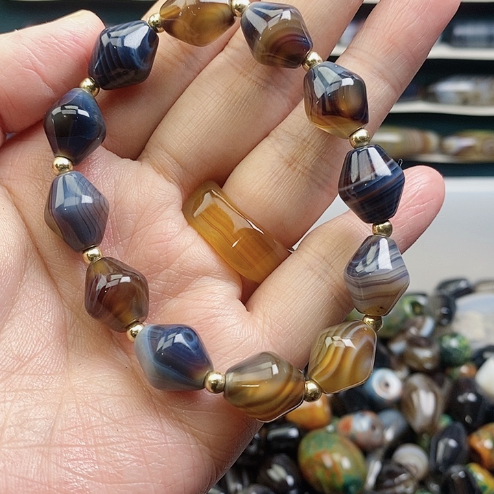 丁***一玛瑙/玉髓未镶嵌颈饰