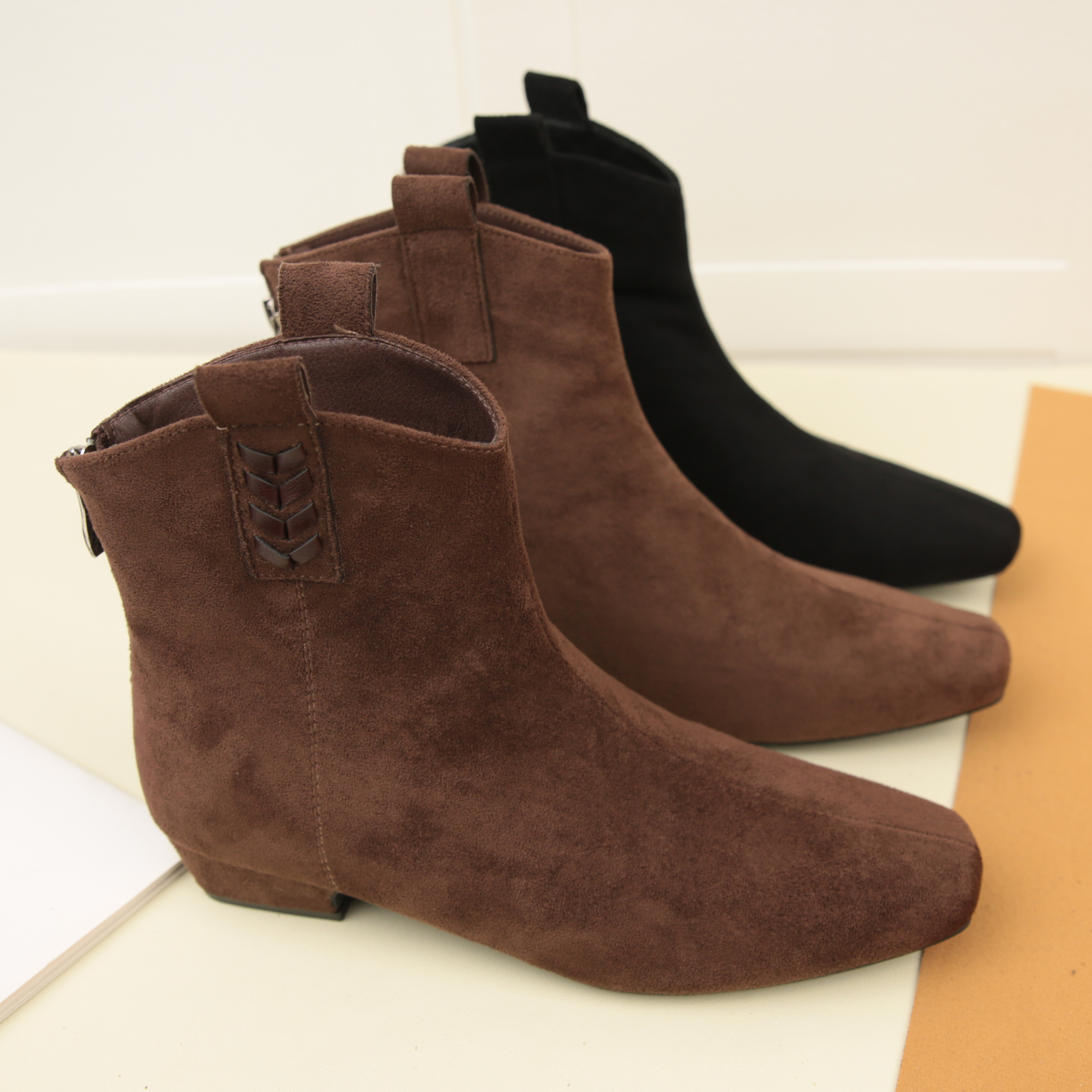 4021冬季新款复古绒面套筒瘦瘦靴女法式方头低粗跟后拉链短靴