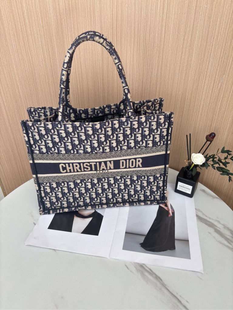 95新 DIOR/迪奥  Dior迪奥托特老花中号 5188