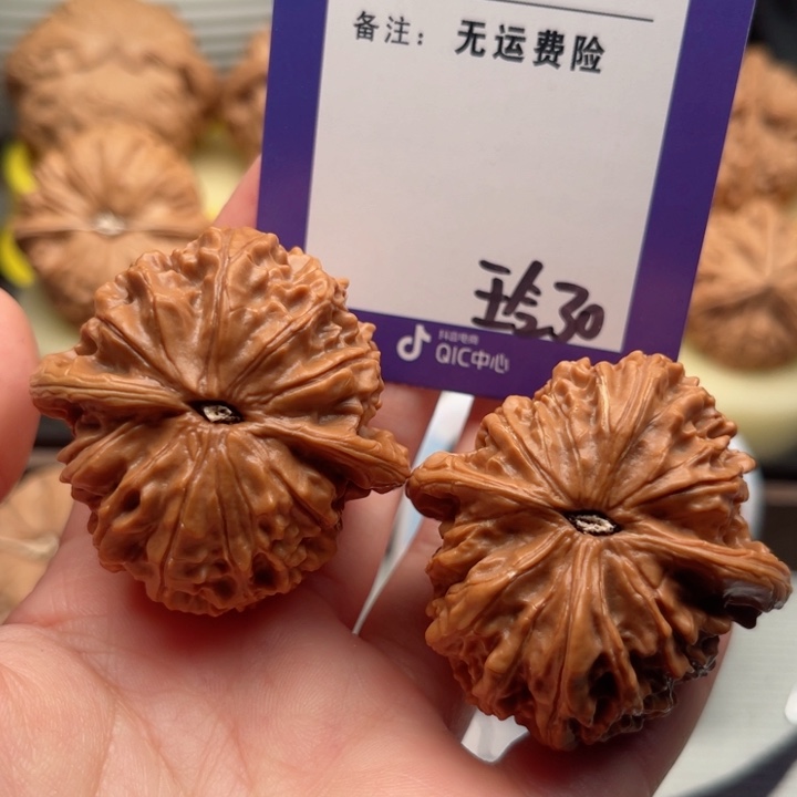 吊坠文玩核桃泰*松文玩核桃把件30