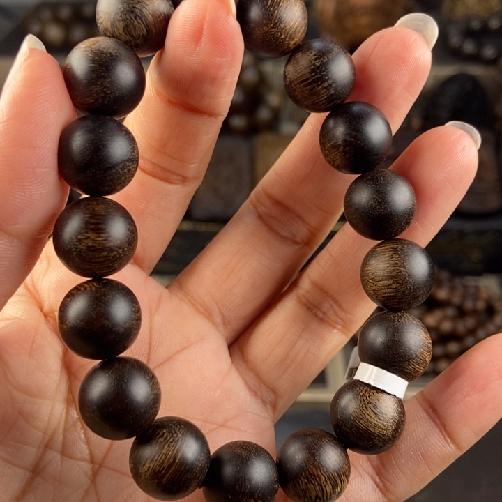 沉香手串s***e越南芽庄留疤玉化白棋楠