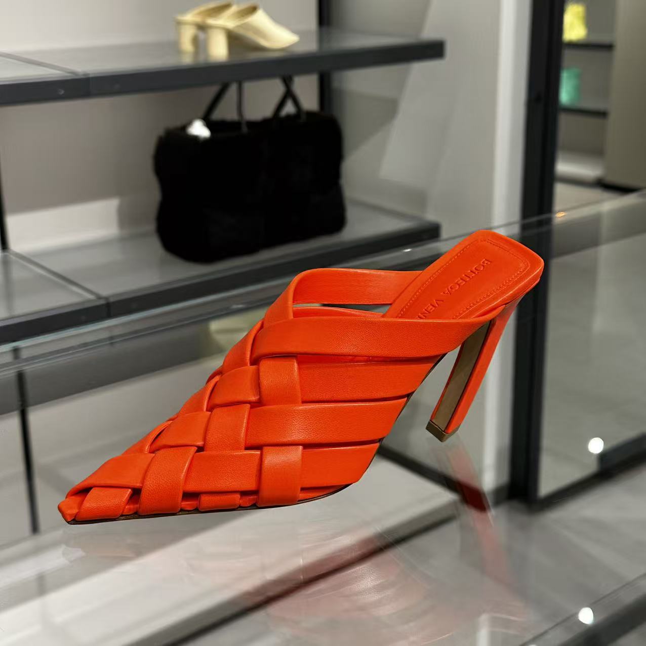 未使用 BOTTEGA VENETA/葆蝶家 /七七/女款弯刀跟编织高跟鞋