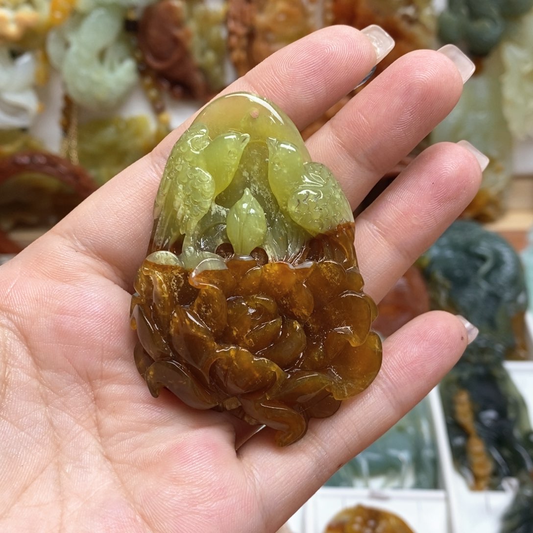 蛇纹石玉颈饰未镶嵌