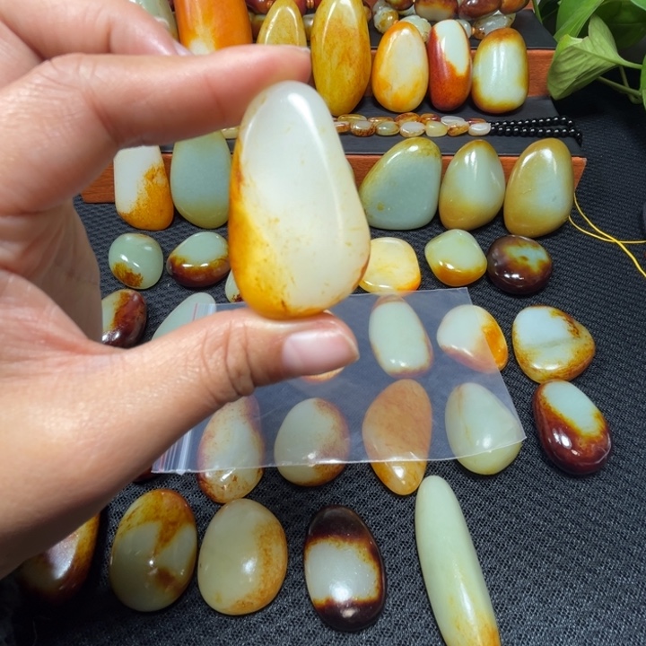 强***者和田玉（糖玉）未镶嵌颈饰