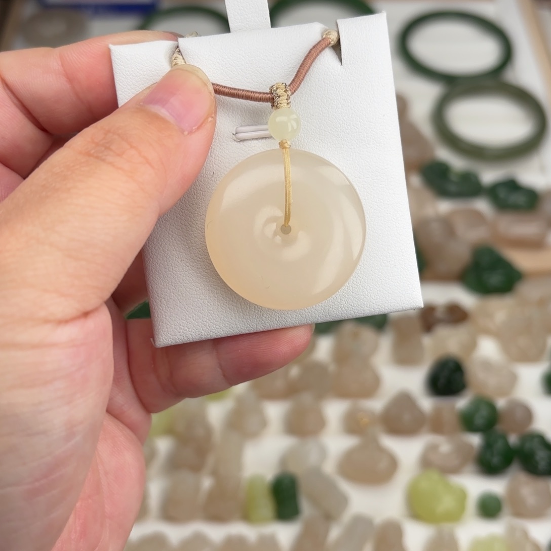 和田玉颈饰未镶嵌