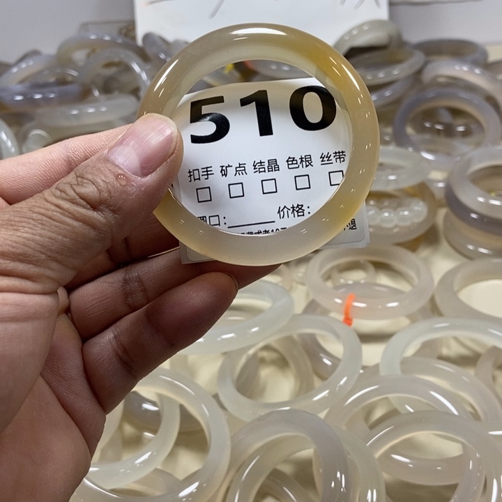 与***外玛瑙/玉髓未镶嵌手镯