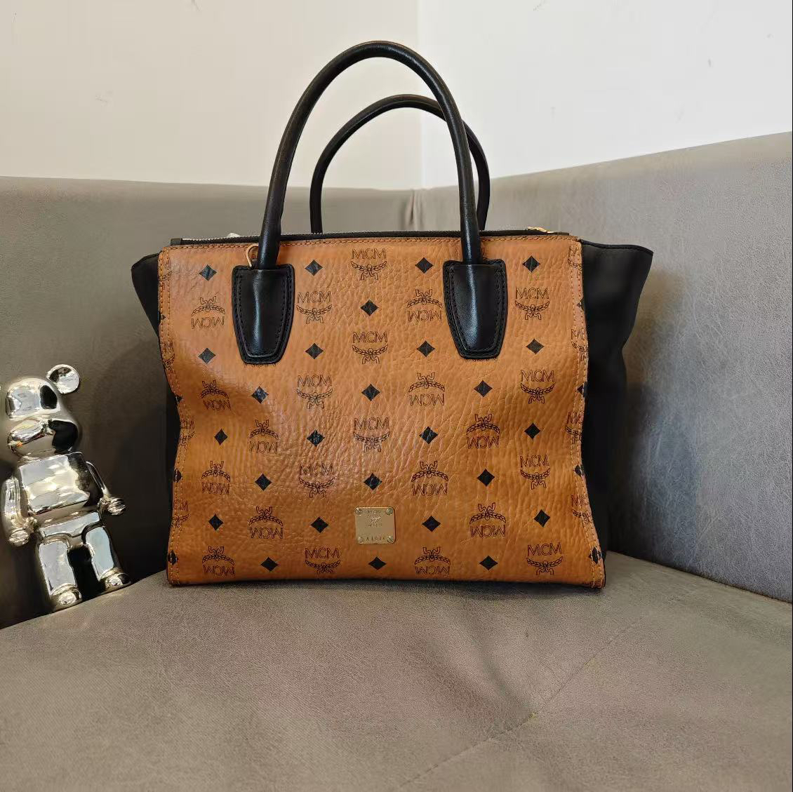 95新 MCM mcm黑拼干邑色c1309托特包