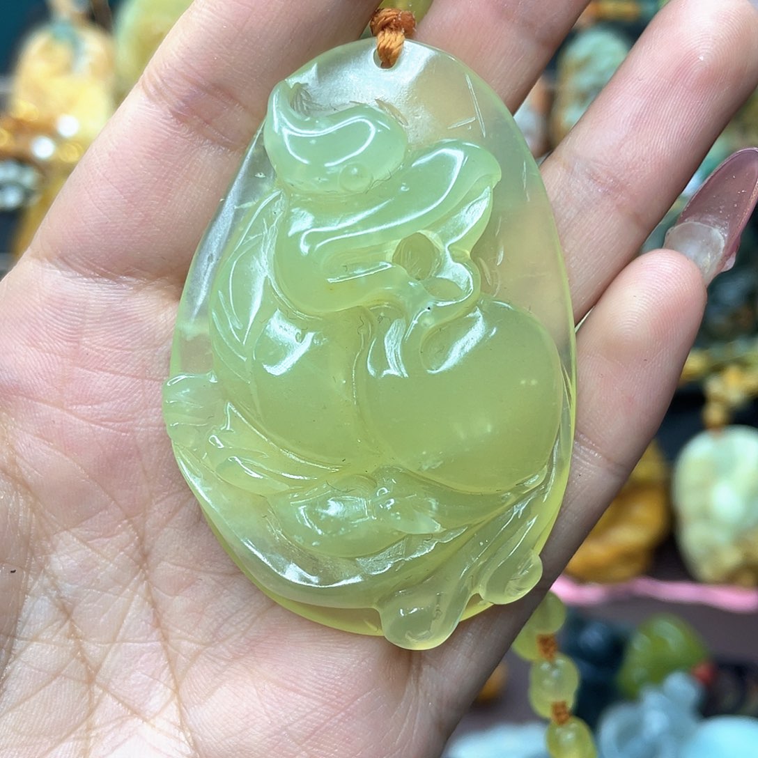 蛇纹石玉颈饰未镶嵌