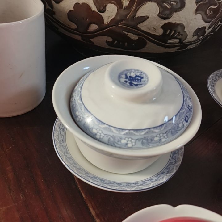 碗青花瓷盖被茶杯碗
