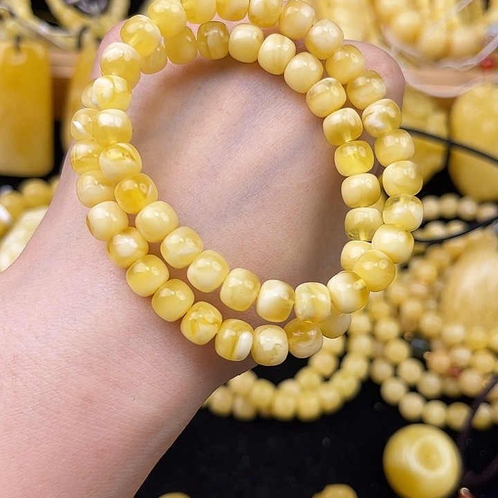 琥珀未镶嵌颈饰琥珀，多样性发其一