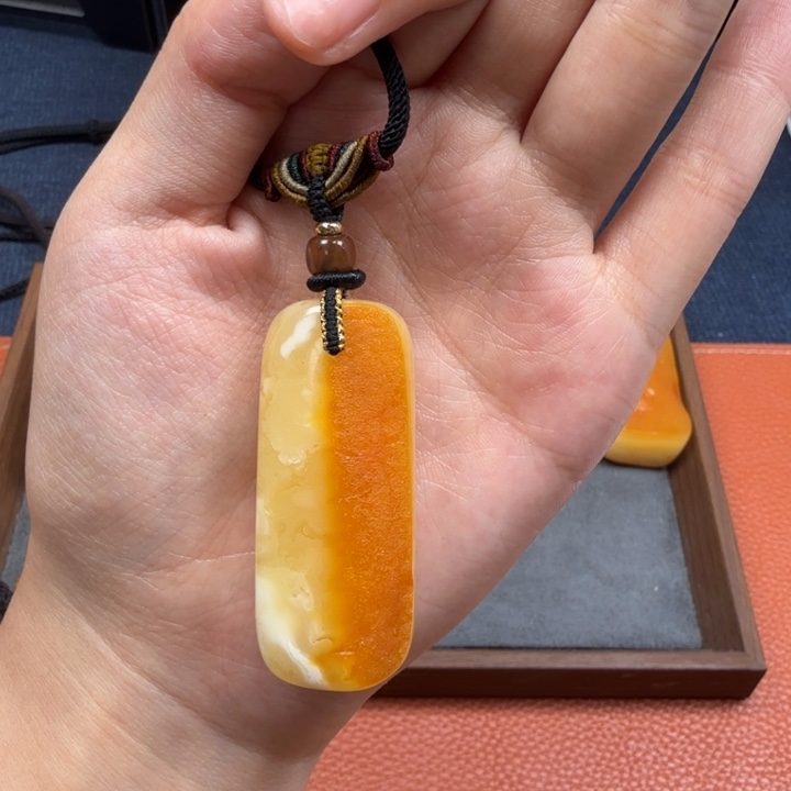 蜜蜡未镶嵌吊坠(赠链)