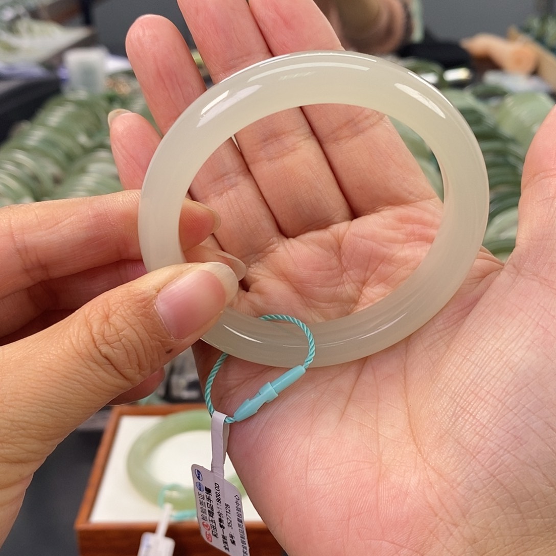 和田玉和田玉手镯54.7未镶嵌周*