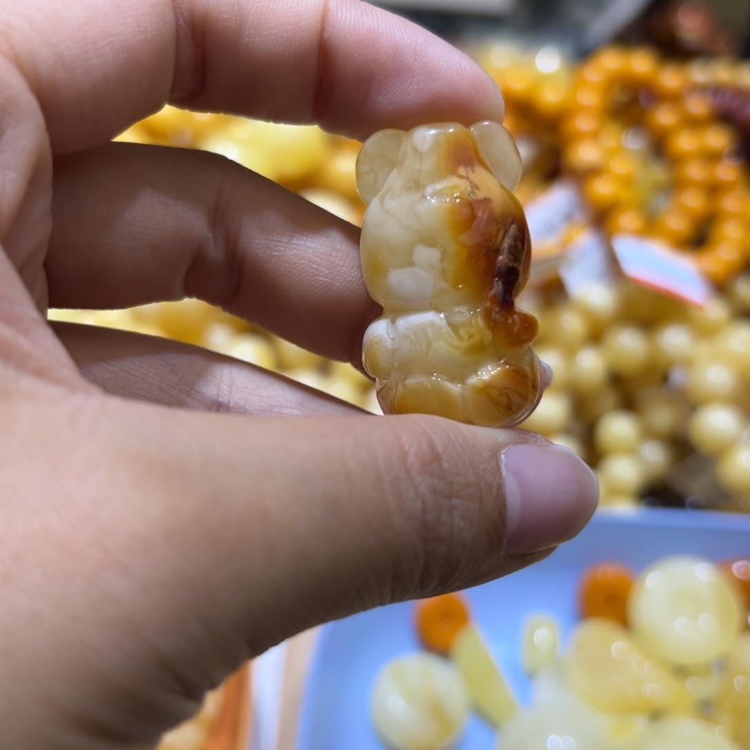 琥珀珠宝奇石未镶嵌