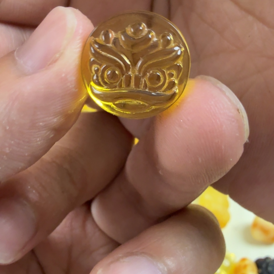 未镶嵌琥珀珠宝奇石