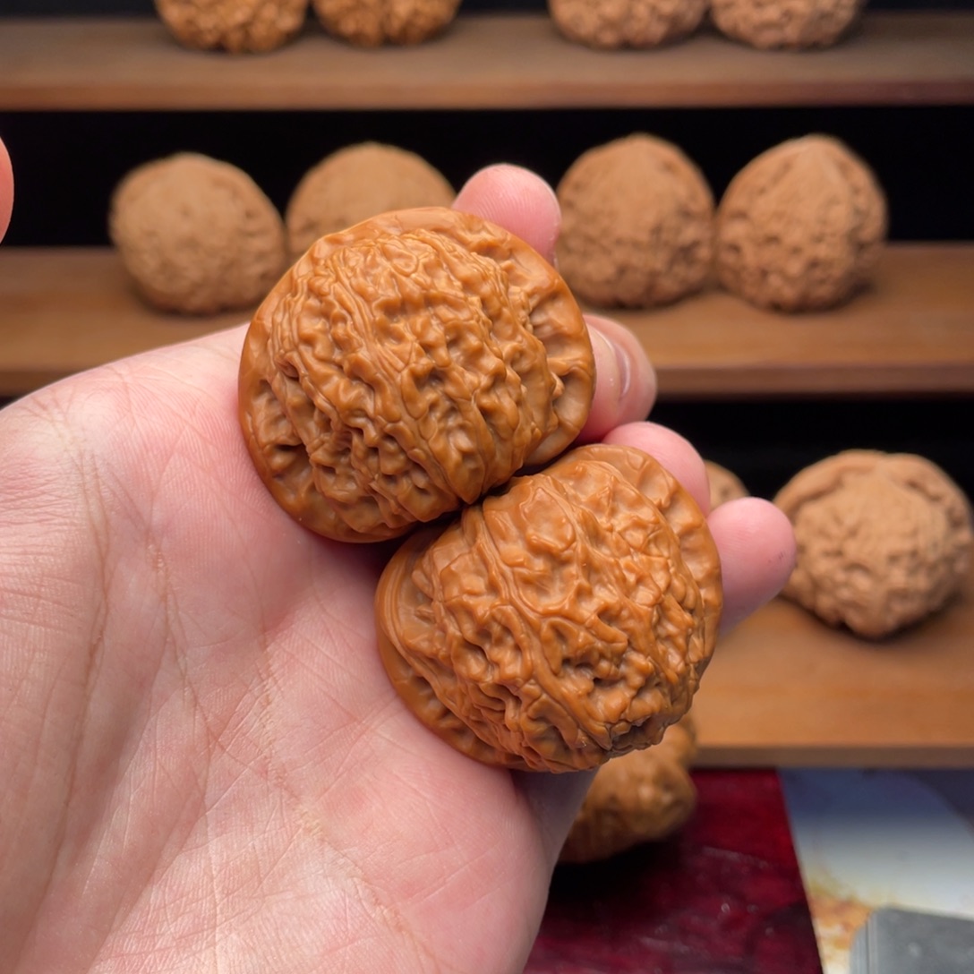 文玩核桃吊坠41边肚红皮精配球白40.6克