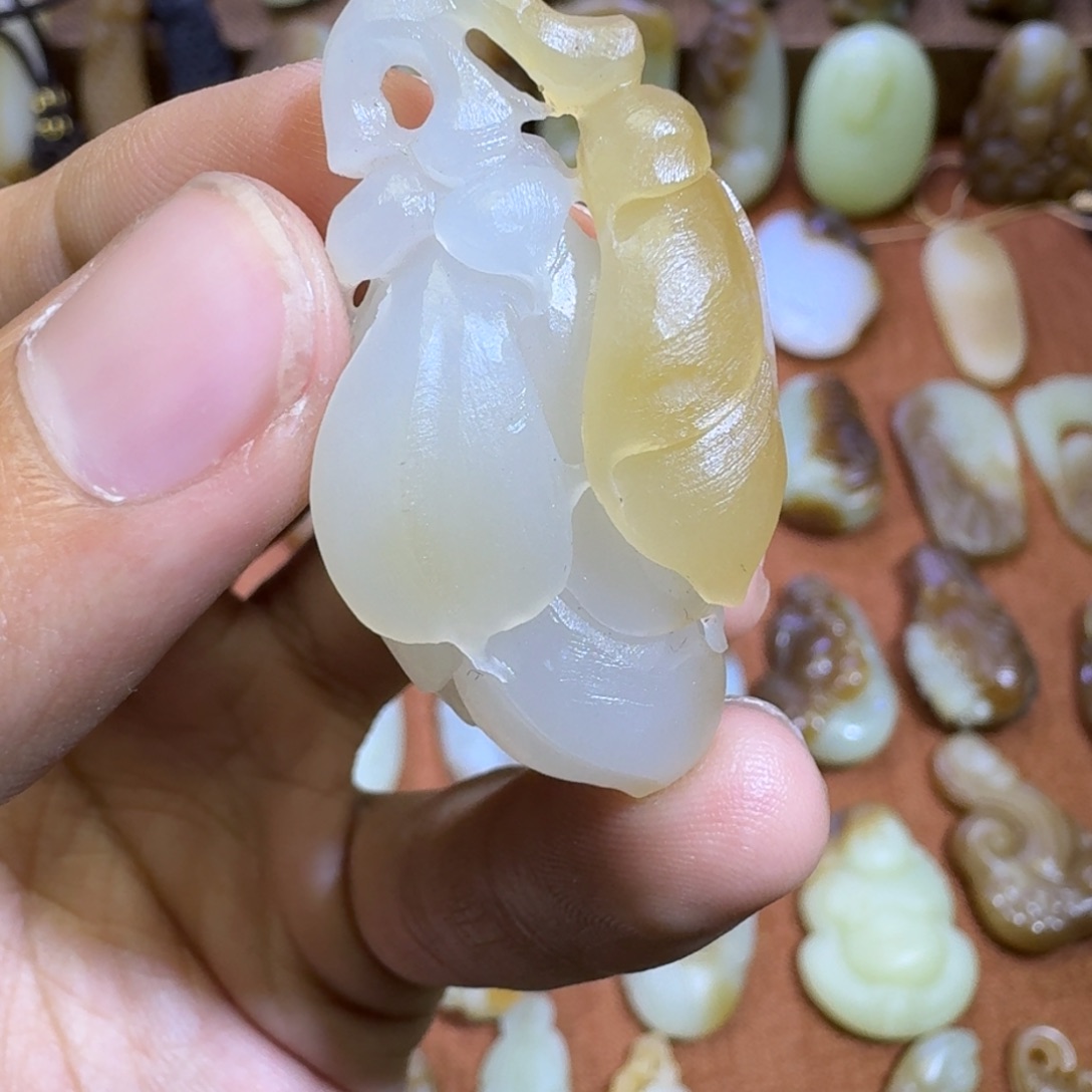 和田玉未镶嵌颈饰