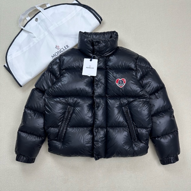 未使用 MONCLER 爱心logo立领羽绒服/3码/WL1798