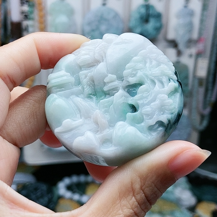 颈饰足铂镶嵌翡翠翡翠