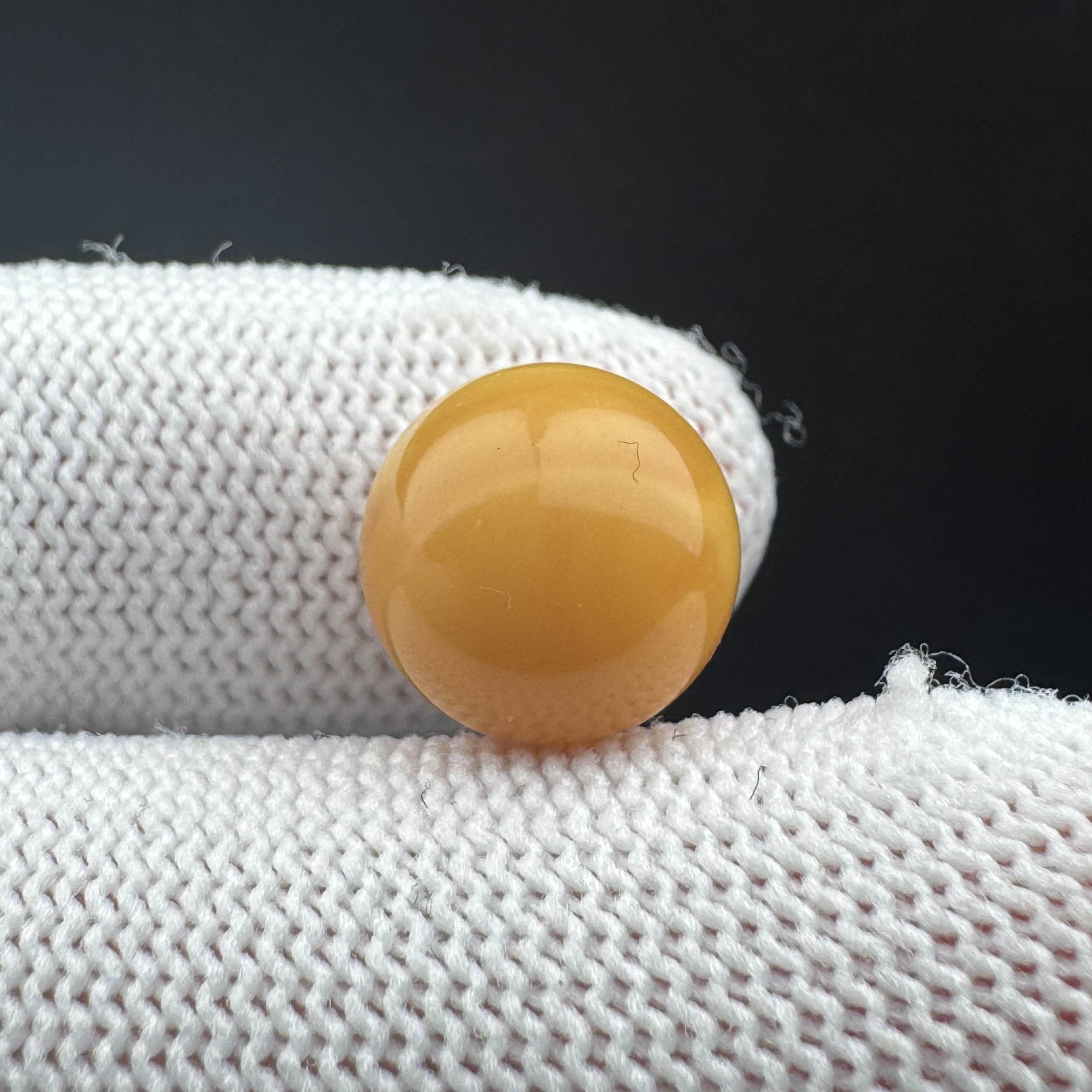 A4338天然原矿俄料蜜蜡 鸡油红圆珠 11.7mm支持复检