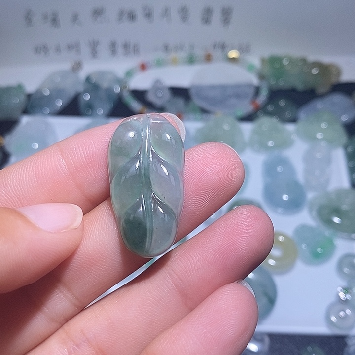 颈饰未镶嵌翡翠叶子