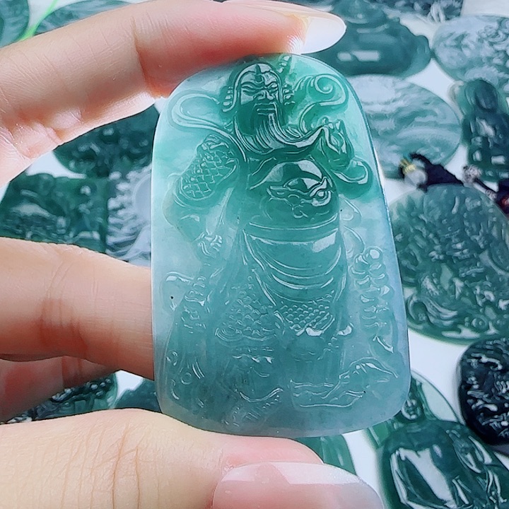 翡翠未镶嵌颈饰多样性发货天然的A货翡翠