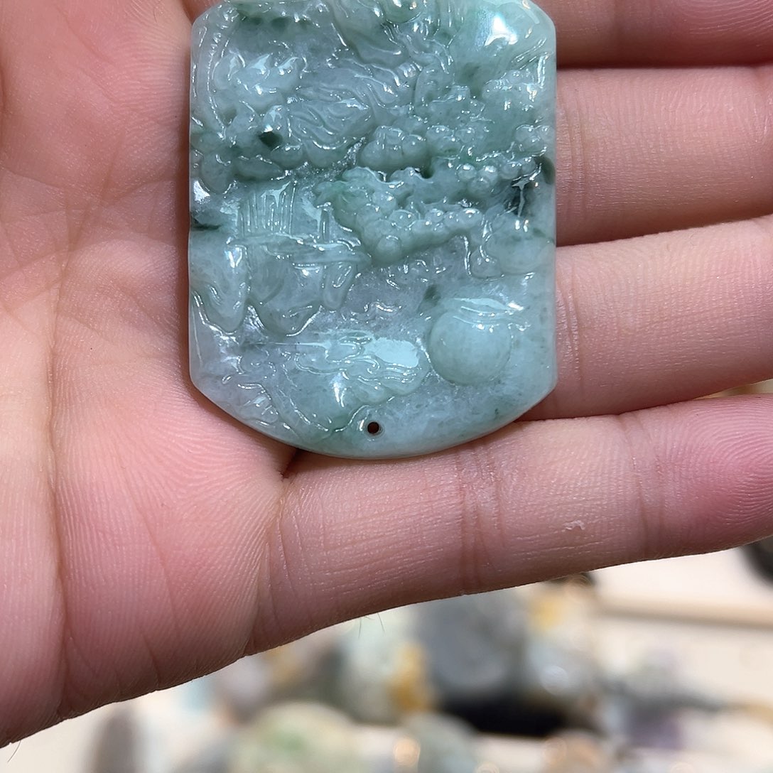 翡翠未镶嵌颈饰挂件