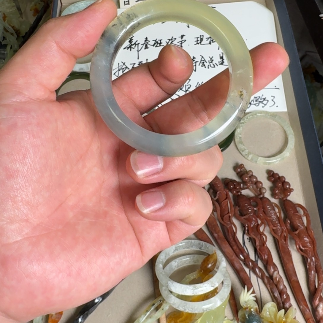 岫玉手镯未镶嵌?****?明君玉簪贼拉好看