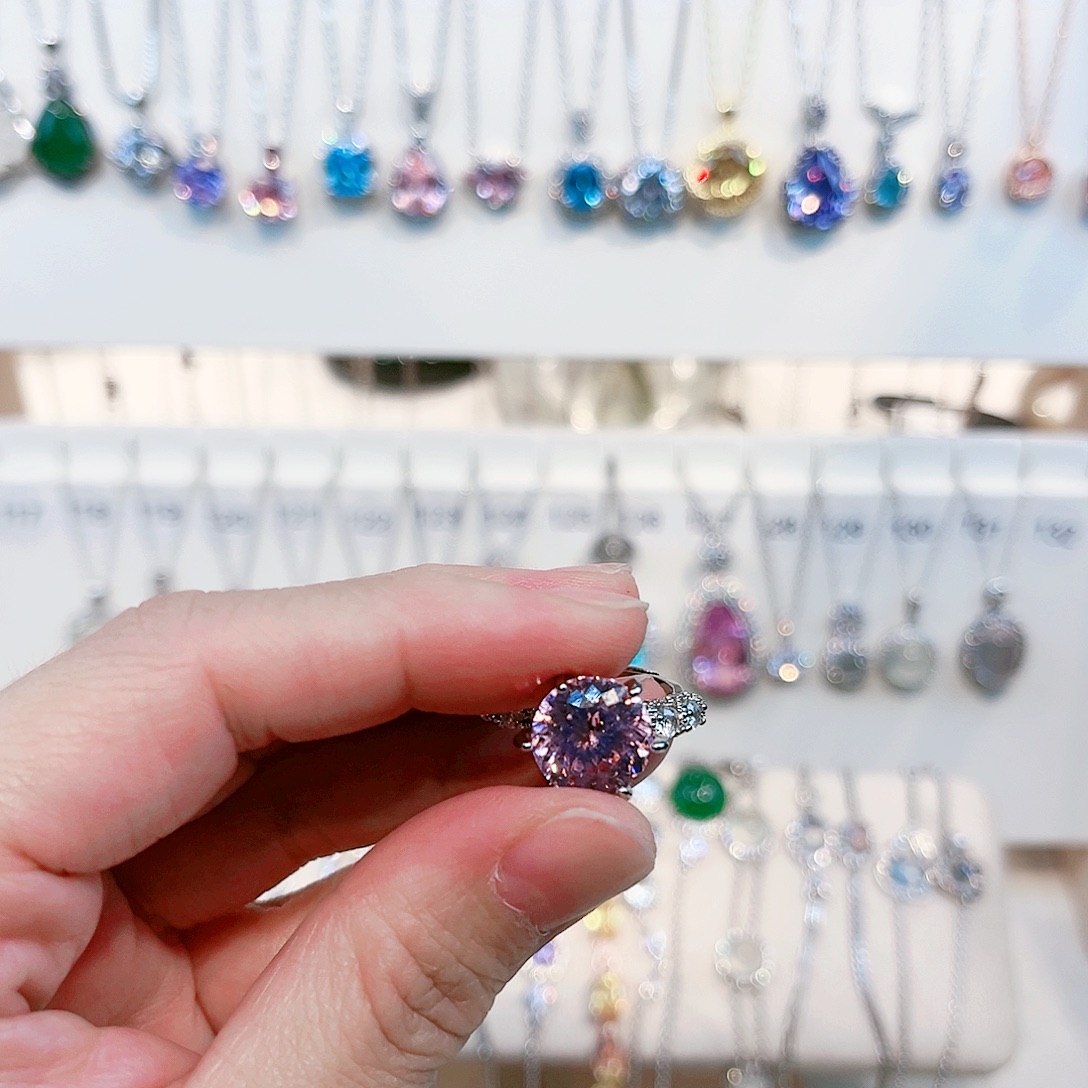 痴****铂Pt950镶嵌芙蓉石戒指