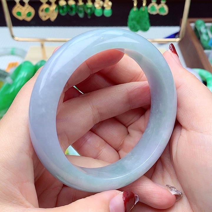 翡翠手镯未镶嵌翡翠