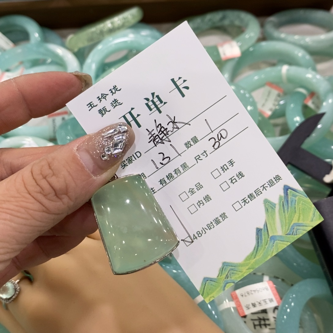 蛇纹石玉手镯未镶嵌静****）