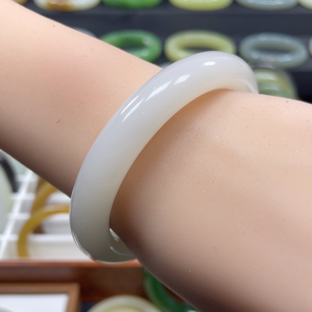 和田玉手镯未镶嵌57