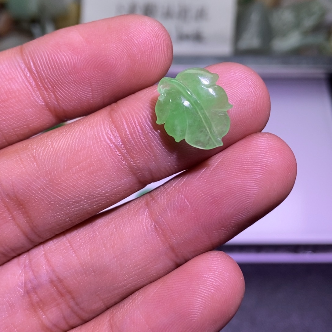 翡翠未镶嵌颈饰吊坠