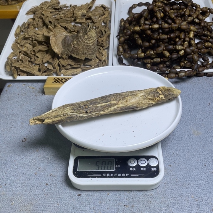 沉香碎屑沉香蓝宝石50克