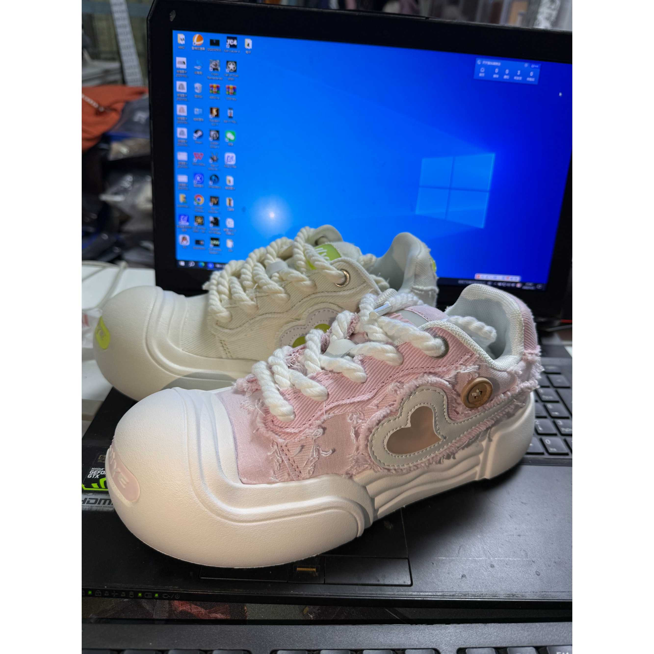 阿白专属-爱心纽扣大头鞋 开口笑舒适百搭