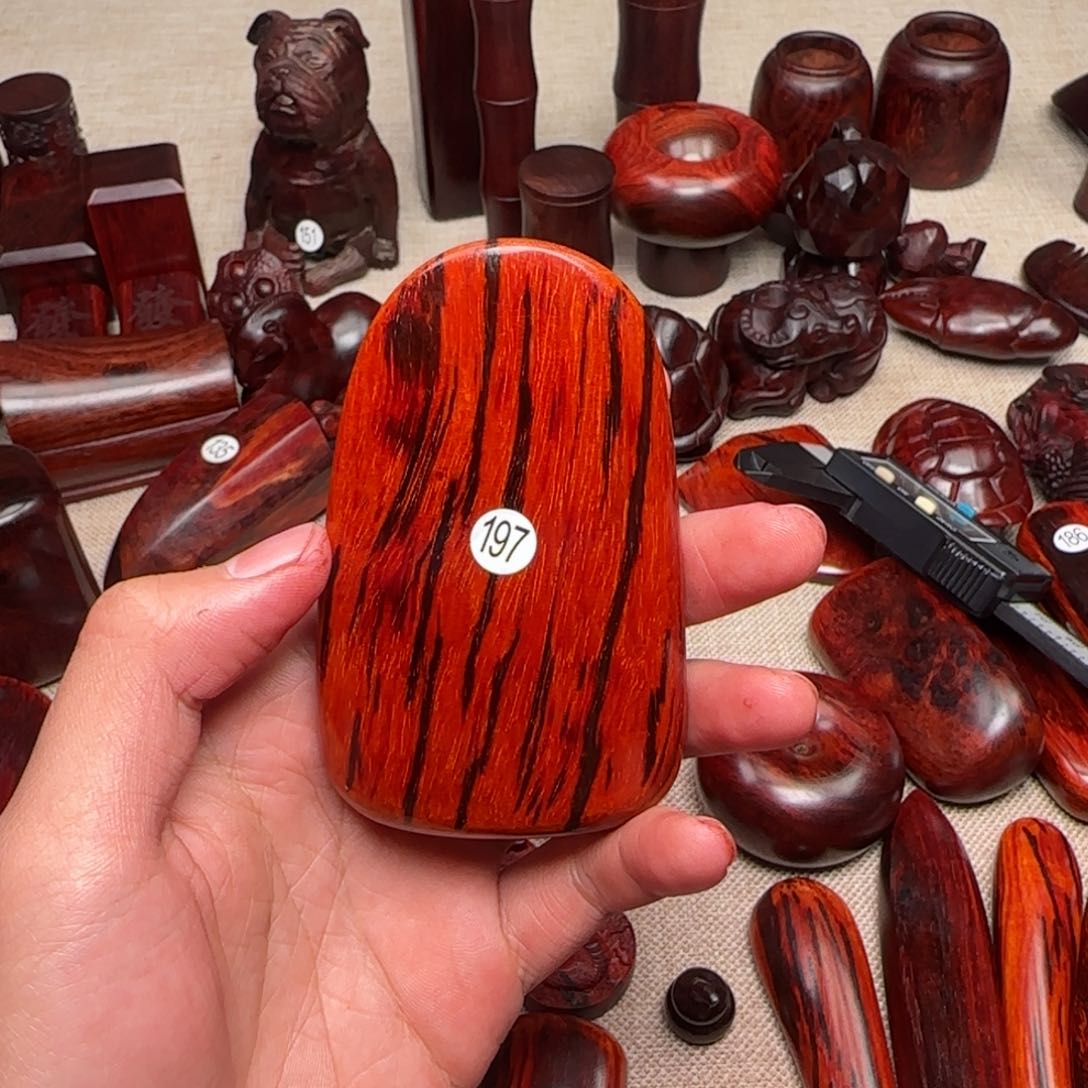 檀香紫檀（小叶紫檀）听*