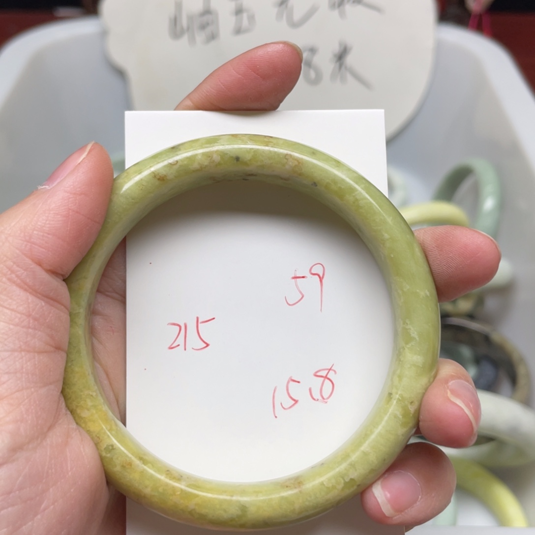 蛇纹石玉手镯未镶嵌